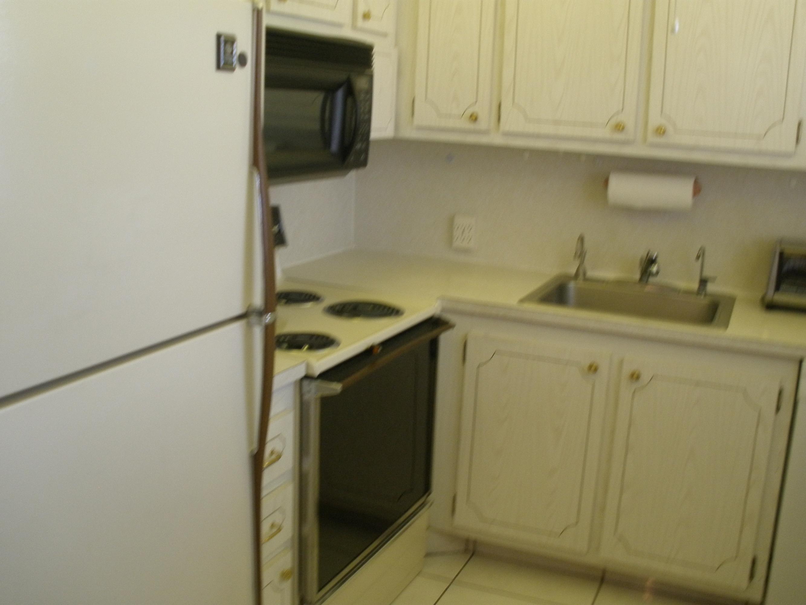 28 Brighton Drive, Unit A Boca Raton, FL 33434 - Photo 2 of 17 Kitchen