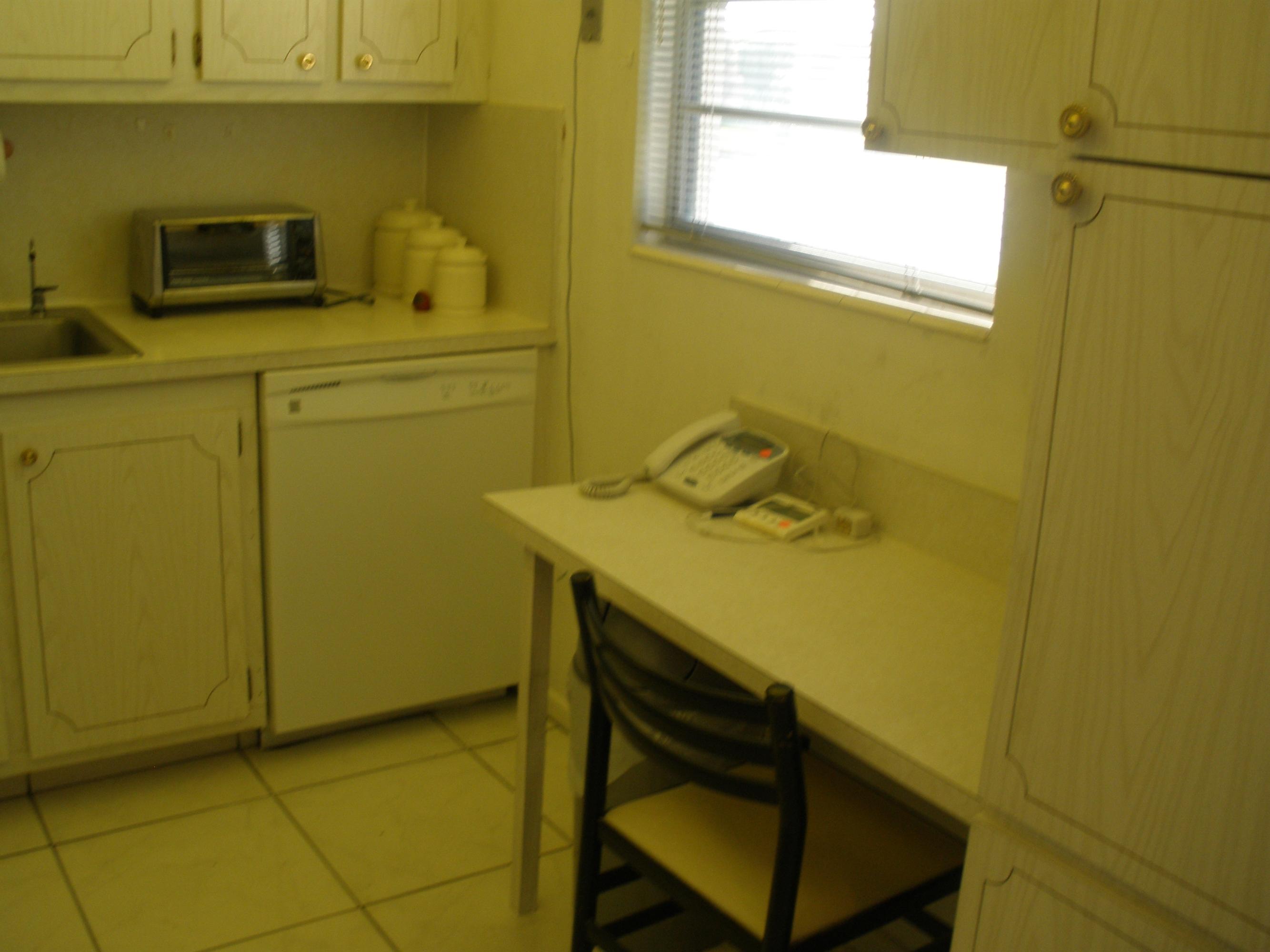28 Brighton Drive, Unit A Boca Raton, FL 33434 - Photo 3 of 17 Kitchen