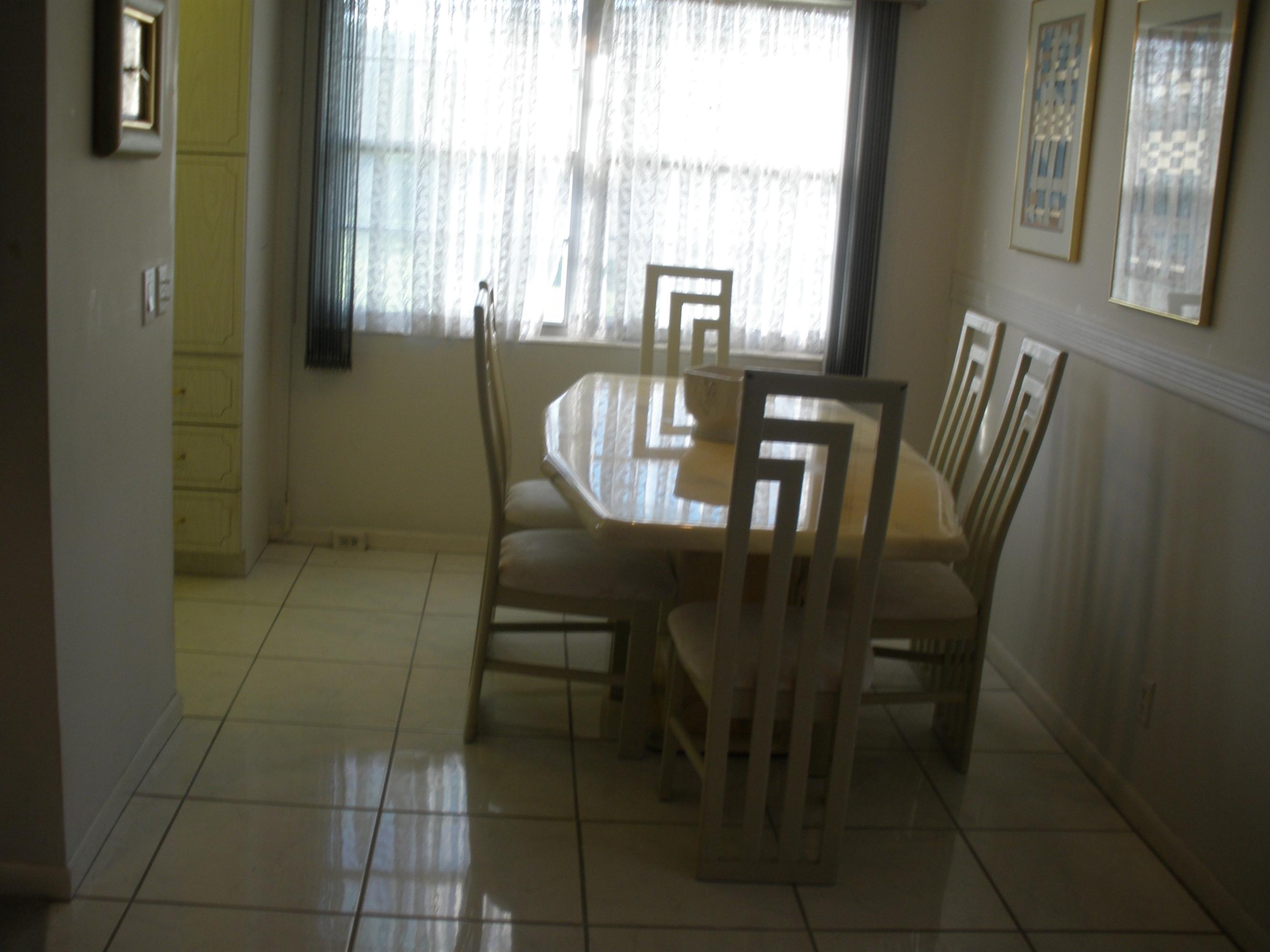28 Brighton Drive, Unit A Boca Raton, FL 33434 - Photo 4 of 17 Dining