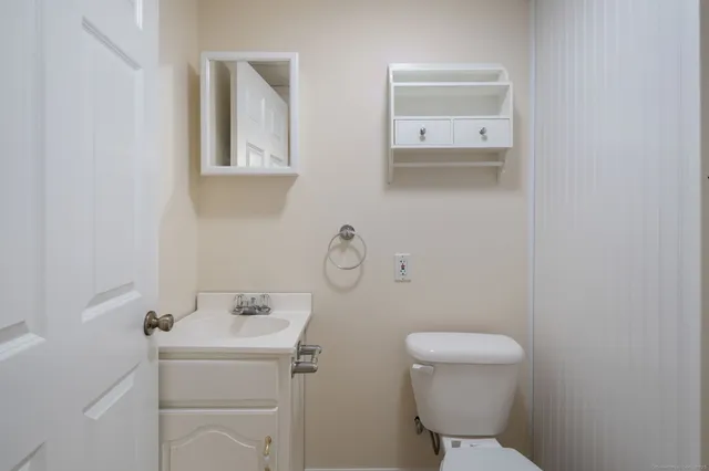 $699,900 | 4 Florence Drive, Prospect, CT 06712