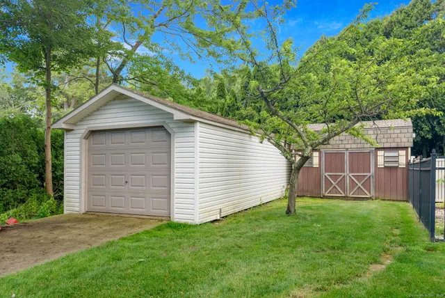 $699,900 | 4 Florence Drive, Prospect, CT 06712