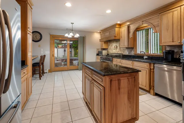 $699,900 | 4 Florence Drive, Prospect, CT 06712