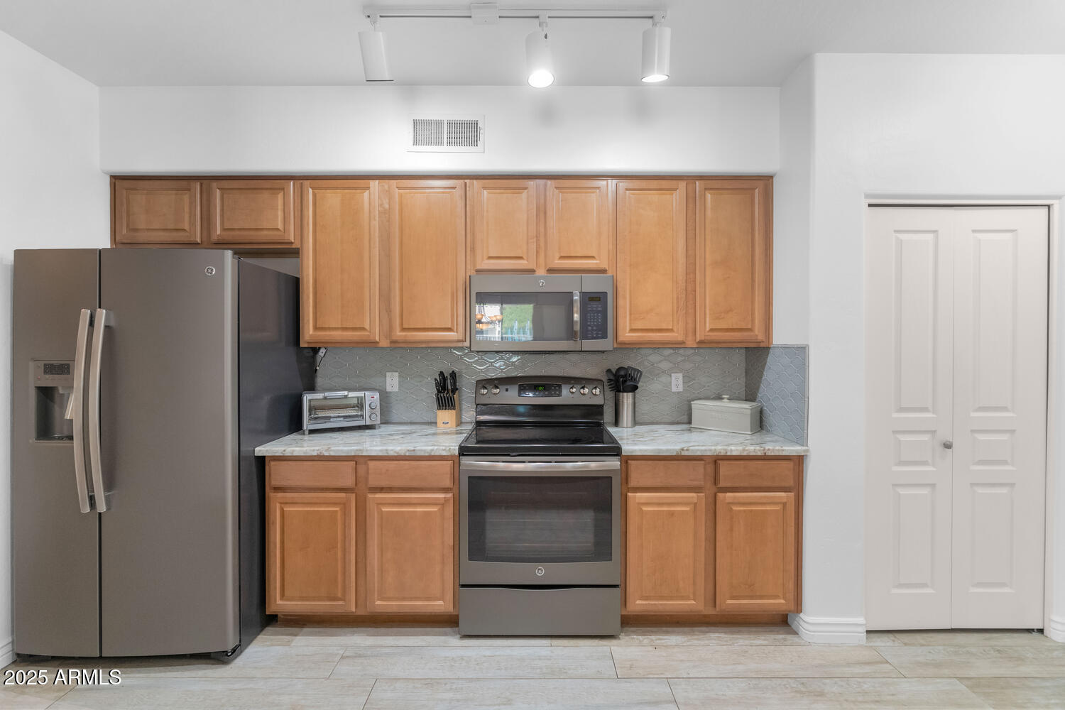 955 East Knox Road, Unit 137 Chandler, AZ 85225 - Photo 5 of 23 Kitchen