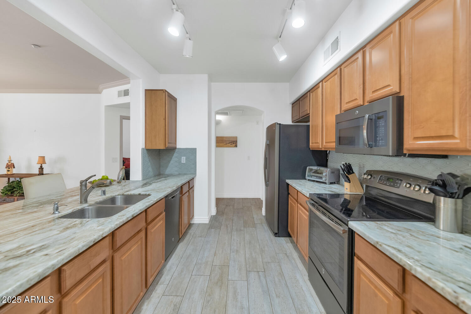 955 East Knox Road, Unit 137 Chandler, AZ 85225 - Photo 6 of 23 Upgraded Granite Counters