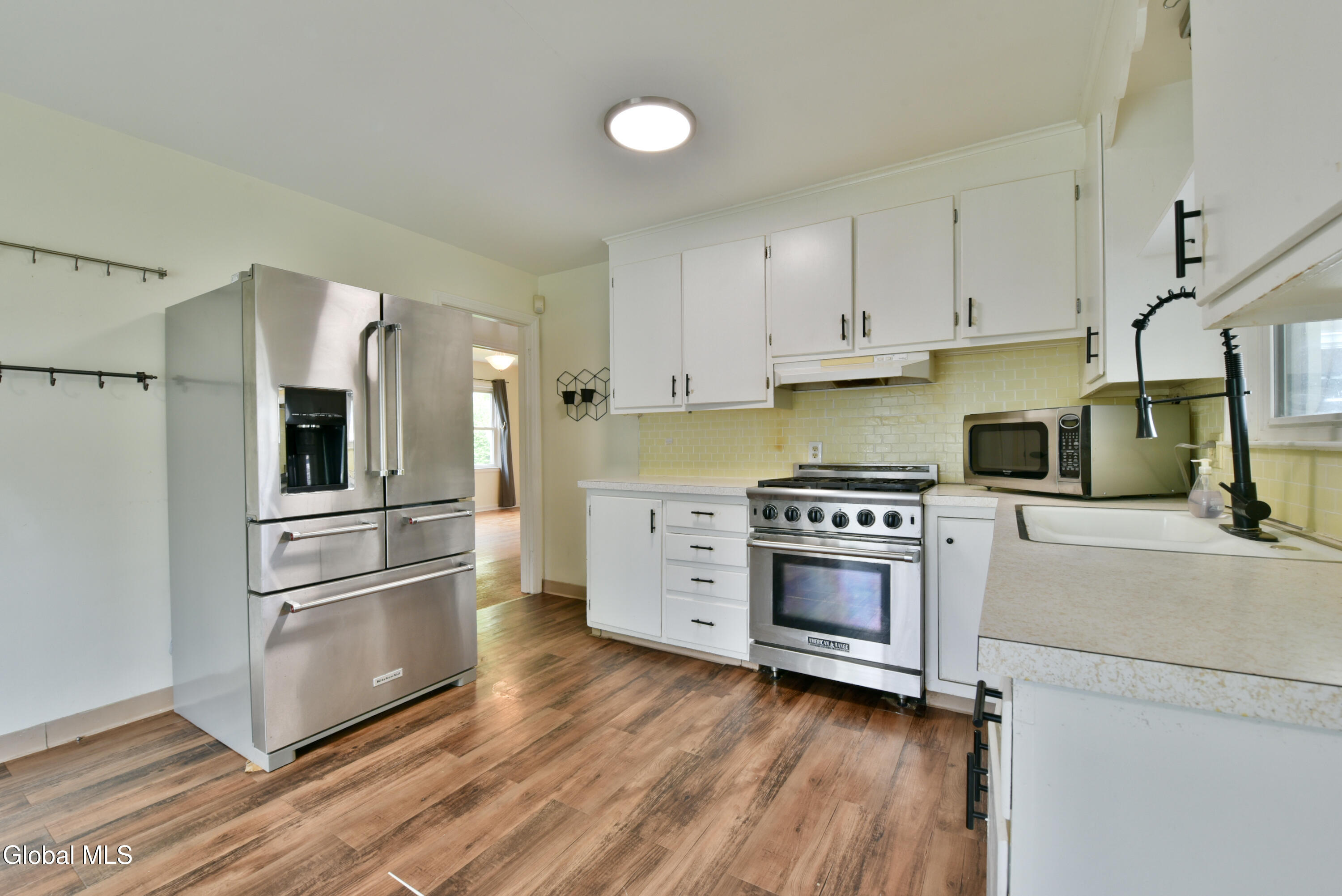 1702 Lenox Road Schenectady, NY 12308 - Photo 15 of 64 15