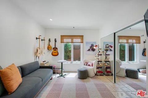 $1,195,000 | 11838 Kiowa Avenue, Unit 101, Los Angeles, CA 90049