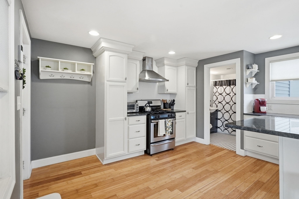 31 Walnut Street Dedham, MA 02026 - Photo 8 of 34