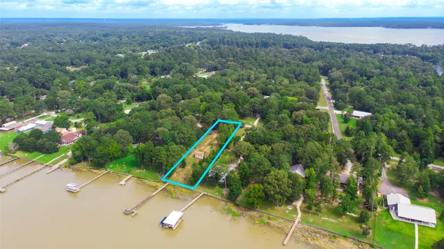 a view of a tennis court