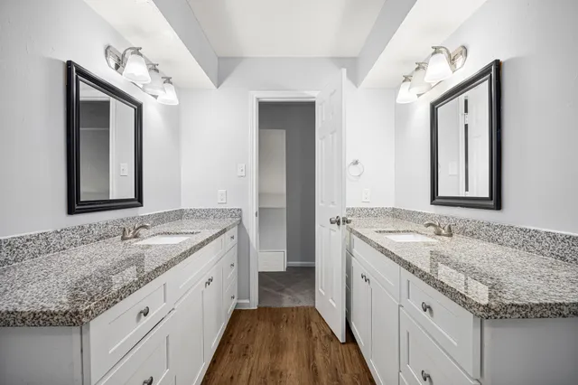 a view of yard with tree