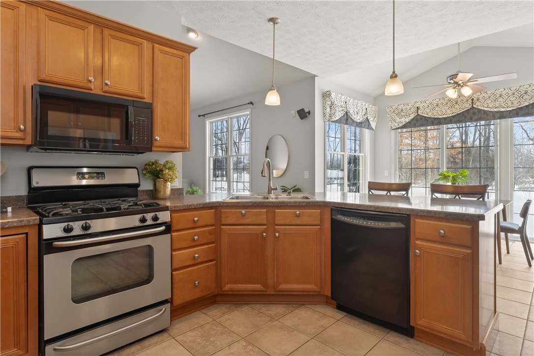 133 Blue Aspen Way Greece, NY 14612 - Photo 13 of 35 Those extra-tall upgraded cabinets? Not standard—j