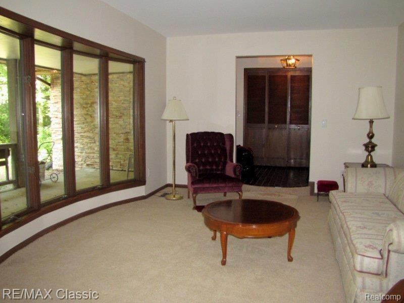 27485 Martindale Road New Hudson, MI 48165 - Photo 10 of 17 Additional View of Living Room