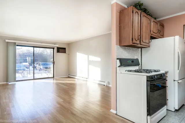 $175,000 | 8936 North Parkside Avenue, Unit 108, Des Plaines, IL 60016