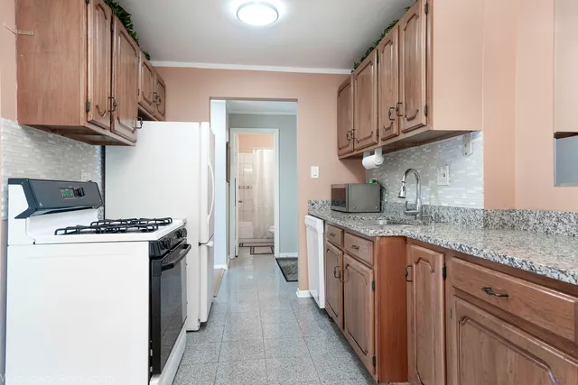 $175,000 | 8936 North Parkside Avenue, Unit 108, Des Plaines, IL 60016