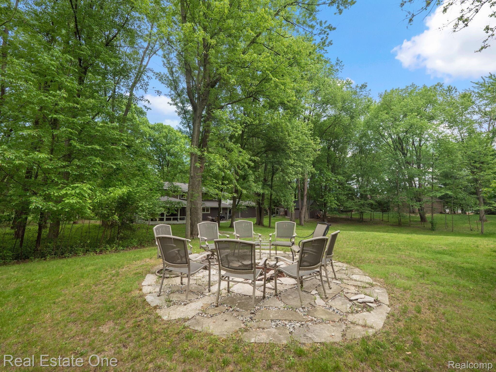 1090 Avon Circle West Rochester, MI 48309 - Photo 14 of 71 9.jpg