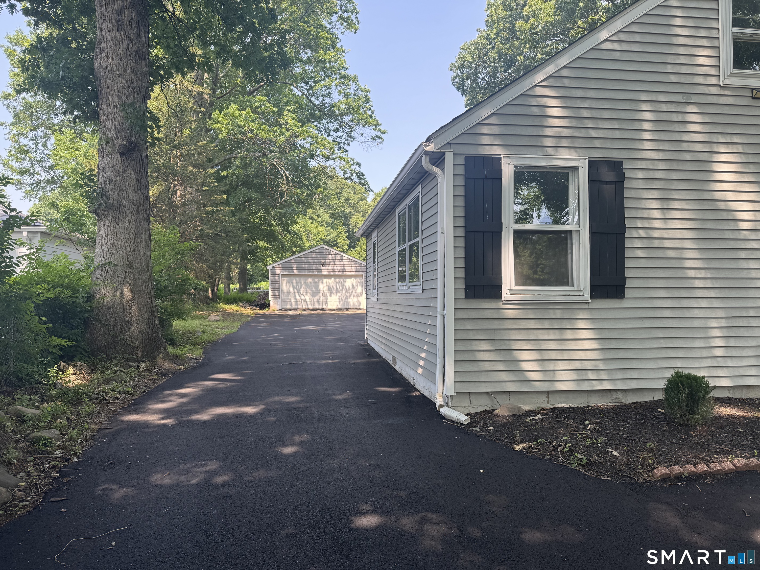 822 Slater Road New Britain, CT 06053 - Photo 4 of 31