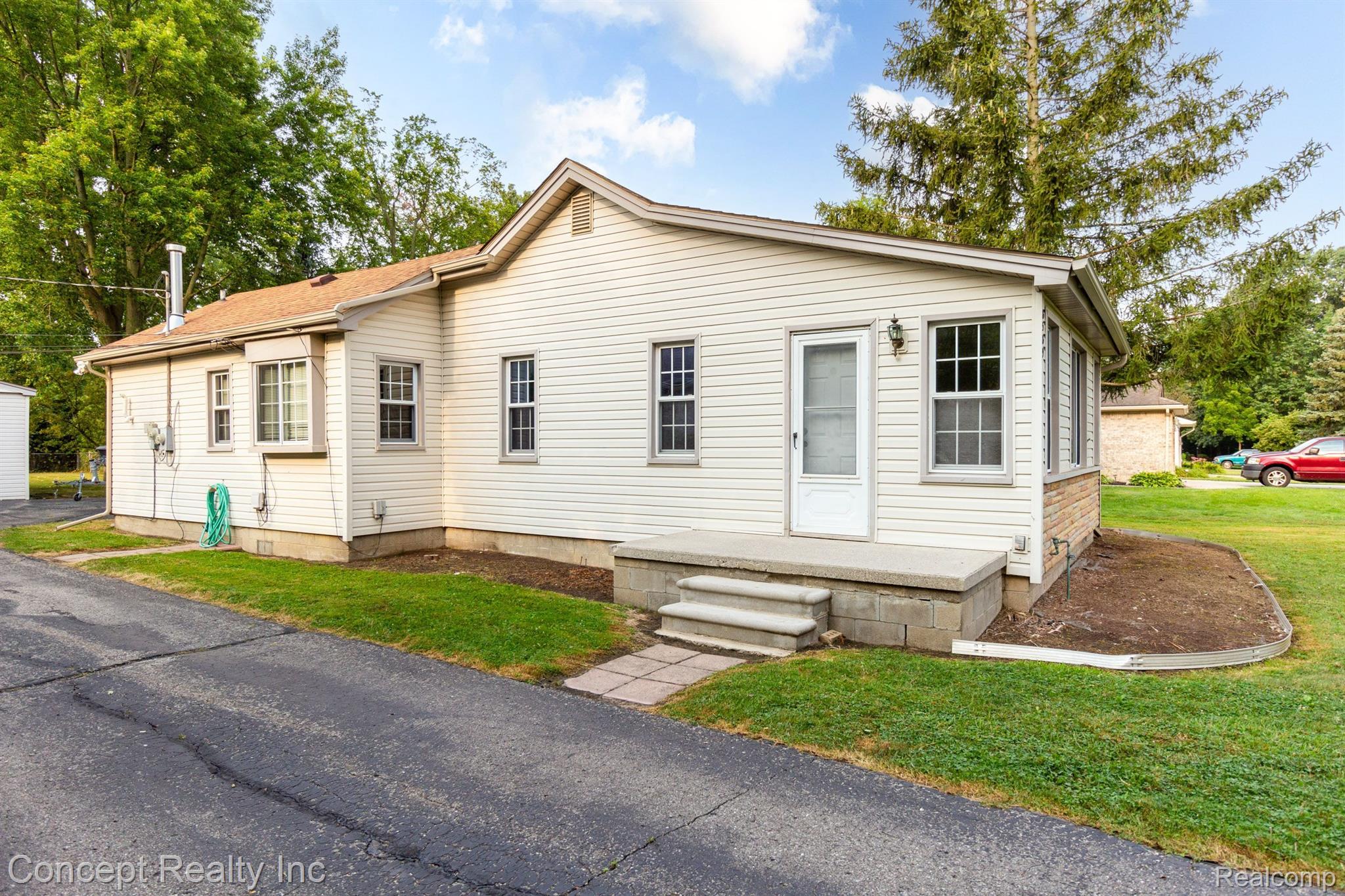 8589 Lake Road Grosse Ile, MI 48138 - Photo 2 of 31 Gallery Image 2