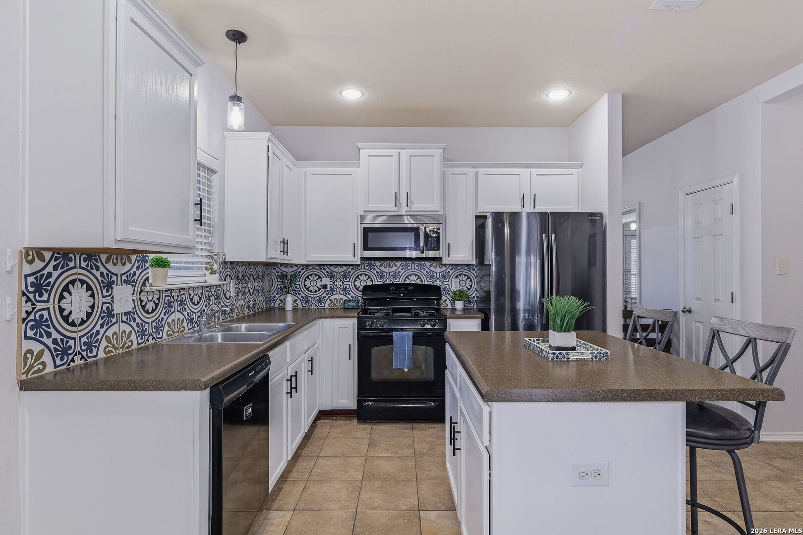 732 Hollow Ridge Schertz, TX 78108 - Photo 12 of 26