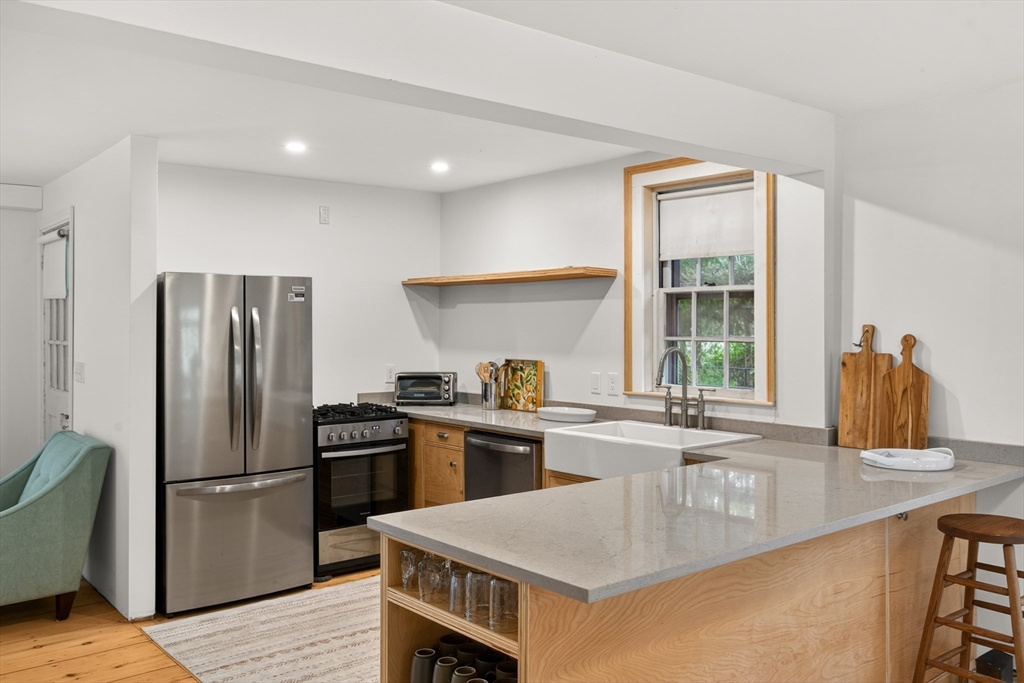 120 Ocean View Avenue Barnstable, MA 02635 - Photo 8 of 39
