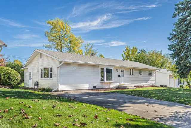 $369,900 | 403 Arrowhead Trail, Carol Stream, IL 60188