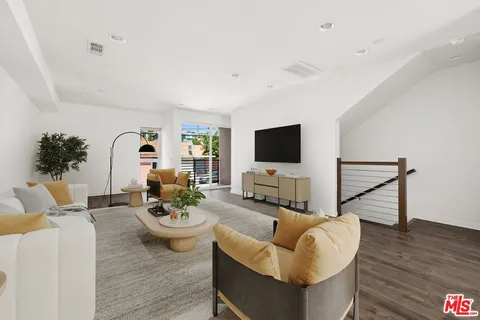 $1,300,000 | 2930 Rowena Avenue, Unit 2, Los Angeles, CA 90039