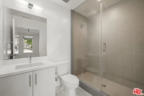 $1,300,000 | 2930 Rowena Avenue, Unit 2, Los Angeles, CA 90039