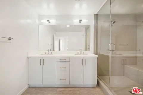 $1,300,000 | 2930 Rowena Avenue, Unit 2, Los Angeles, CA 90039