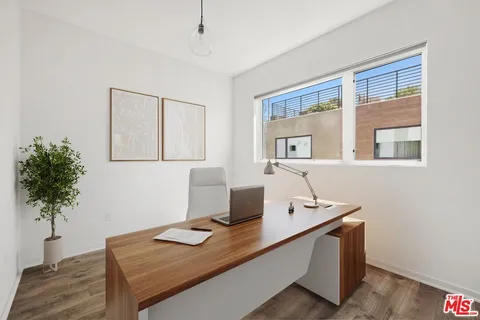 $1,300,000 | 2930 Rowena Avenue, Unit 2, Los Angeles, CA 90039