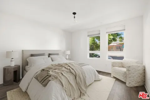 $1,300,000 | 2930 Rowena Avenue, Unit 2, Los Angeles, CA 90039
