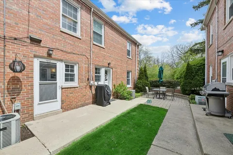 $375,000 | 310 Jackson Avenue, Glencoe, IL 60022