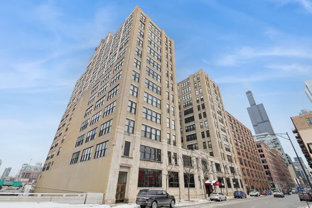 $849,000 | 728 West Jackson Boulevard, Unit 107, Chicago, IL 60661