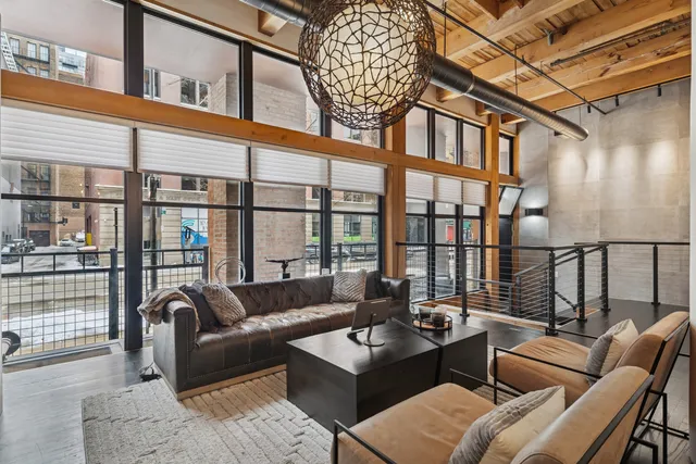 $849,000 | 728 West Jackson Boulevard, Unit 107, Chicago, IL 60661