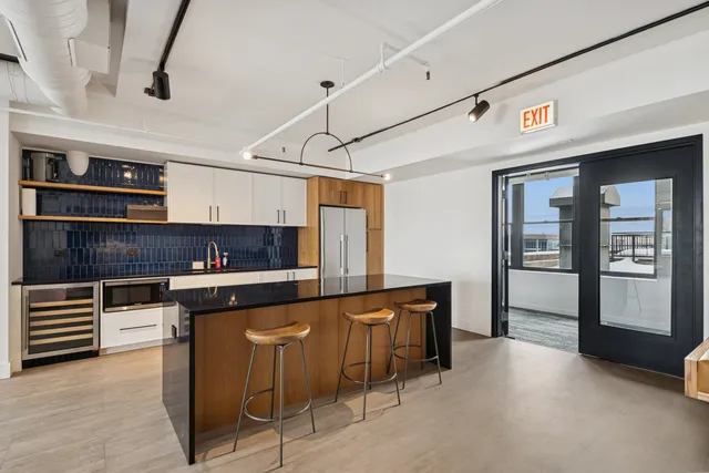 $849,000 | 728 West Jackson Boulevard, Unit 107, Chicago, IL 60661
