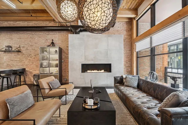 $849,000 | 728 West Jackson Boulevard, Unit 107, Chicago, IL 60661