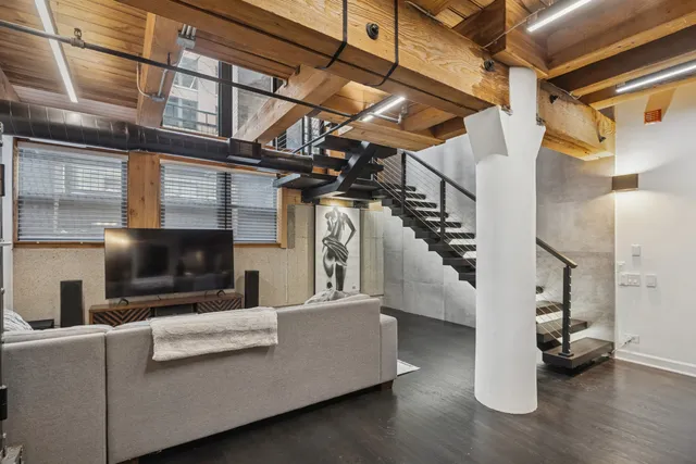 $849,000 | 728 West Jackson Boulevard, Unit 107, Chicago, IL 60661