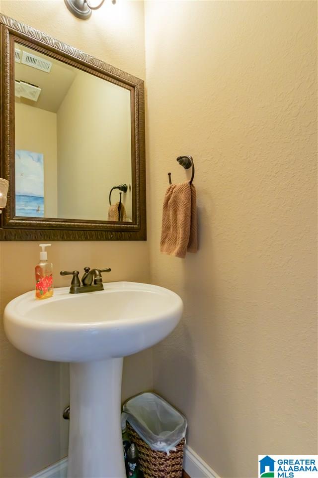 224 Perthshire Way Pelham, AL 35124 - Photo 11 of 47