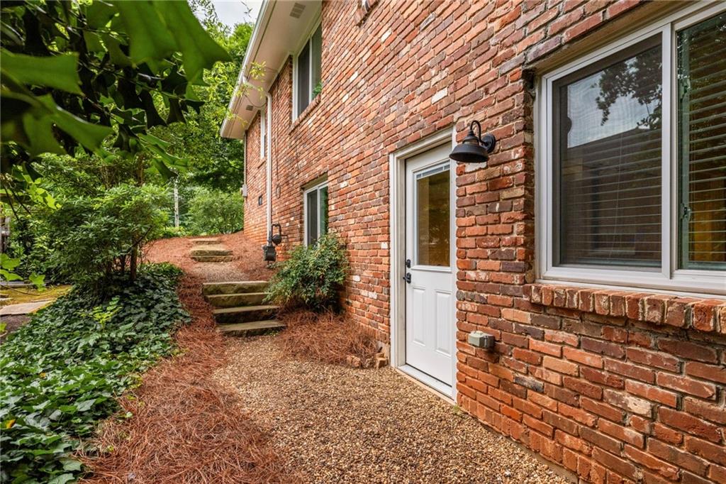 2671 Tanglewood Road Decatur, GA 30033 - Photo 30 of 35