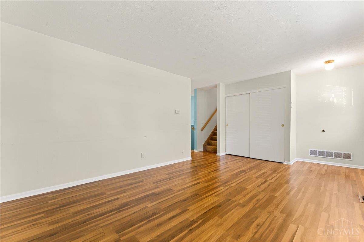 7587 Vinnedge Road Hamilton, OH 45011 - Photo 4 of 35