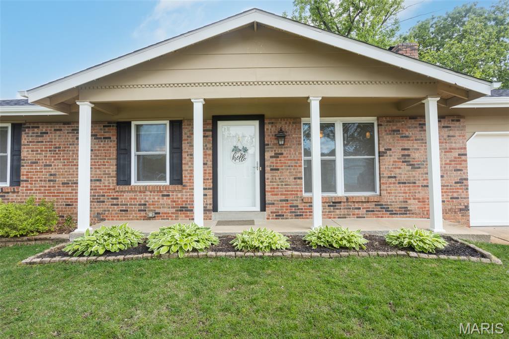 2736 Bee Tree Lane St. Louis, MO 63129 - Photo 3 of 27 Gallery Image 3