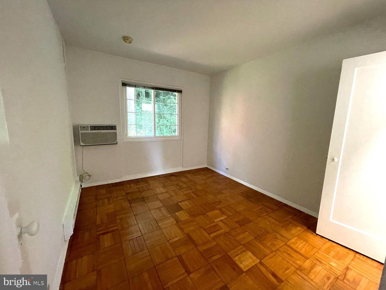1643 Preston Road Alexandria, VA 22302 - Photo 13 of 18 Lots of natural light in 2nd Bedroom