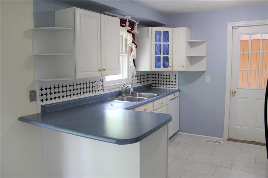 818 Piccadilly Road Anderson, IN 46013 - Photo 7 of 33 Gallery Image 7