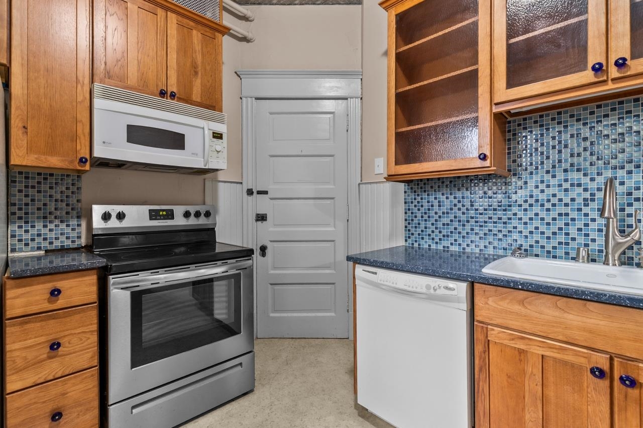 691 Franklin Street Oshkosh, WI 54901 - Photo 11 of 52