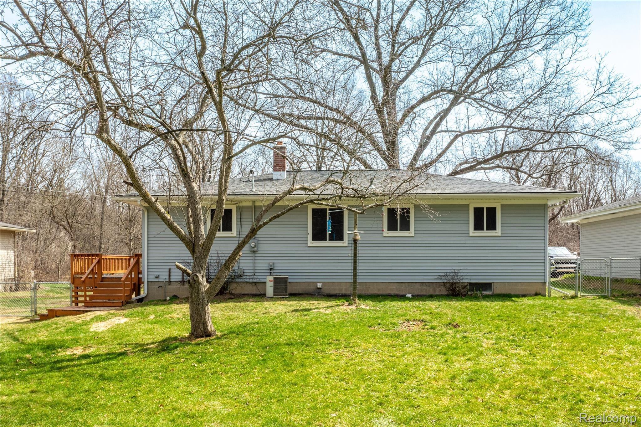 2334 Cole Road Lake Orion, MI 48362 - Photo 3 of 37 2334 Cole Rd-36.JPG