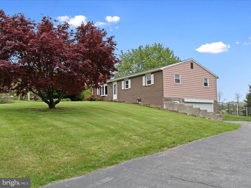 2410 Croll School Road York, PA 17403 - Photo 2 of 27 Gallery Image 2