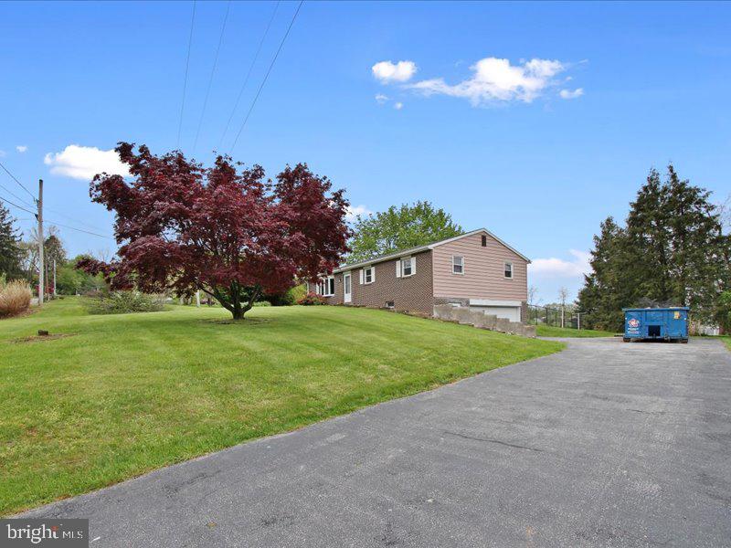 2410 Croll School Road York, PA 17403 - Photo 3 of 27 Gallery Image 3