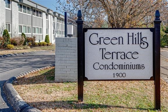 1900 Richard Jones Road, Unit V2 Nashville, TN 37215 - Photo 2 of 23 a sign on the side of a building