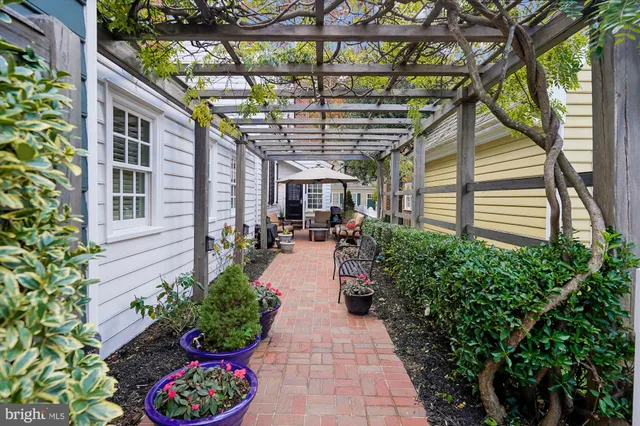 $1,395,000 | 9896 Palace Green Way, Vienna, VA 22181