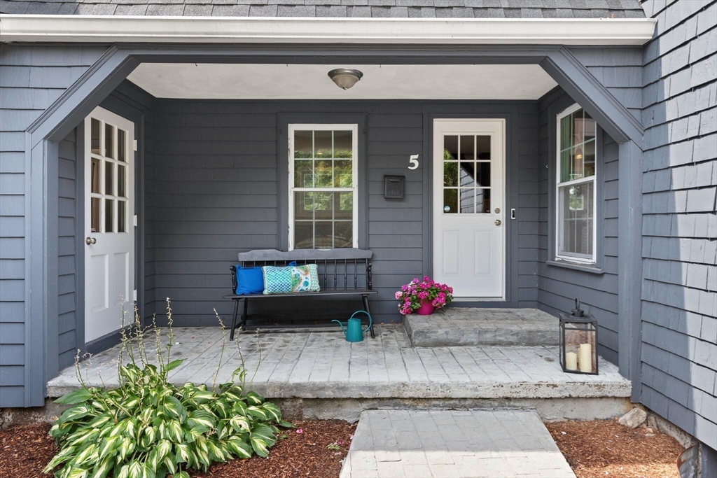 5 James Road Reading, MA 01867 - Photo 7 of 42