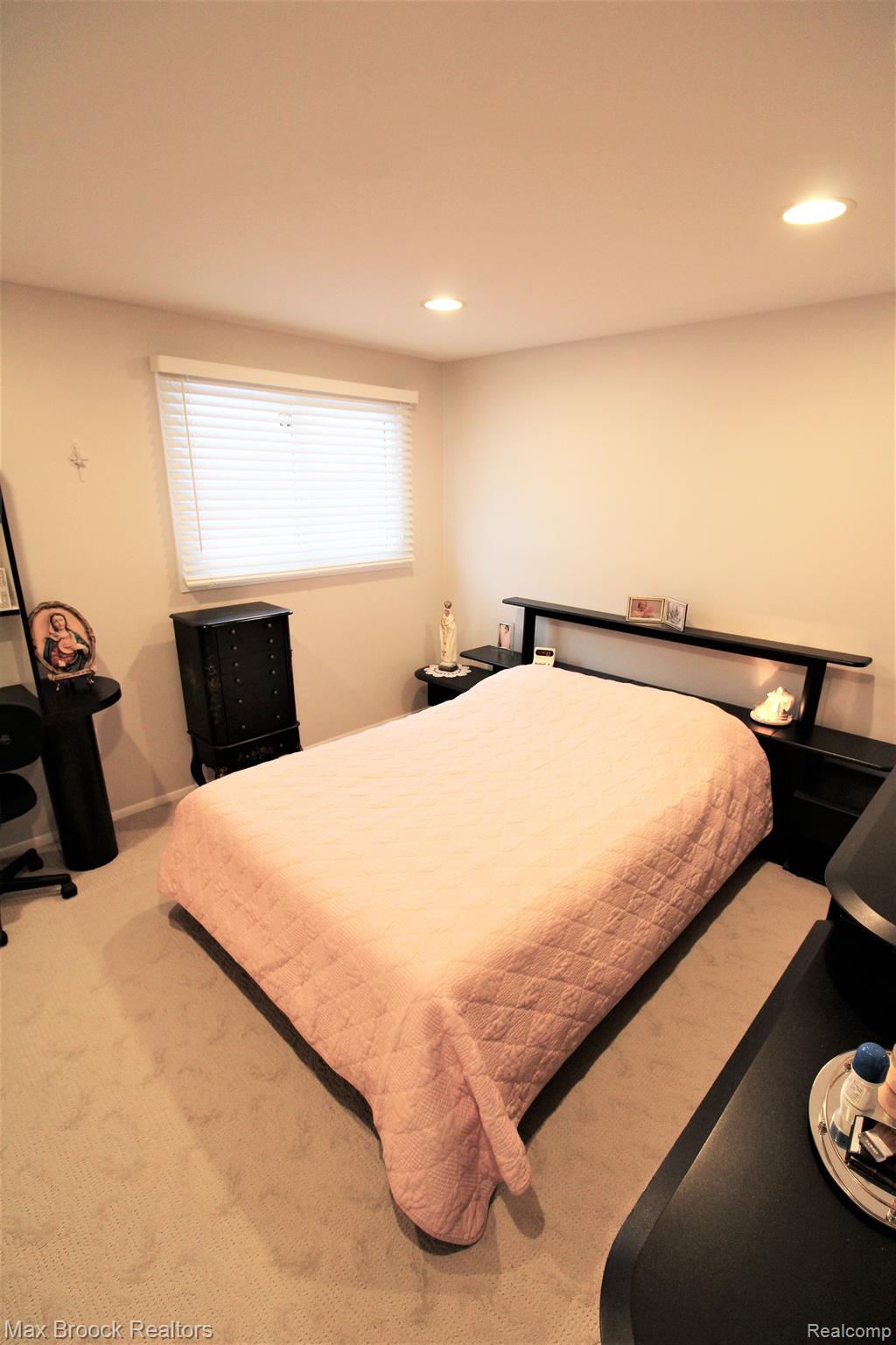 33440 Old Timber Road Farmington, MI 48331 - Photo 19 of 27 Gallery Image 19