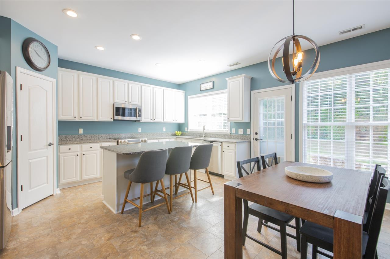 7600 Silver View Lane Raleigh, NC 27613 - Photo 8 of 30 Kitchen With Breakfast Area