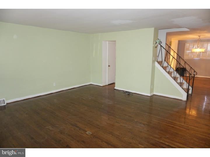 3703 West Country Club Road Philadelphia, PA 19131 - Photo 7 of 22 Living Room